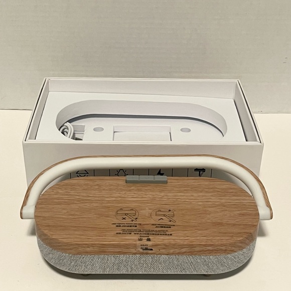 Wireless Charging Station with LED Light - Picture 2 of 7